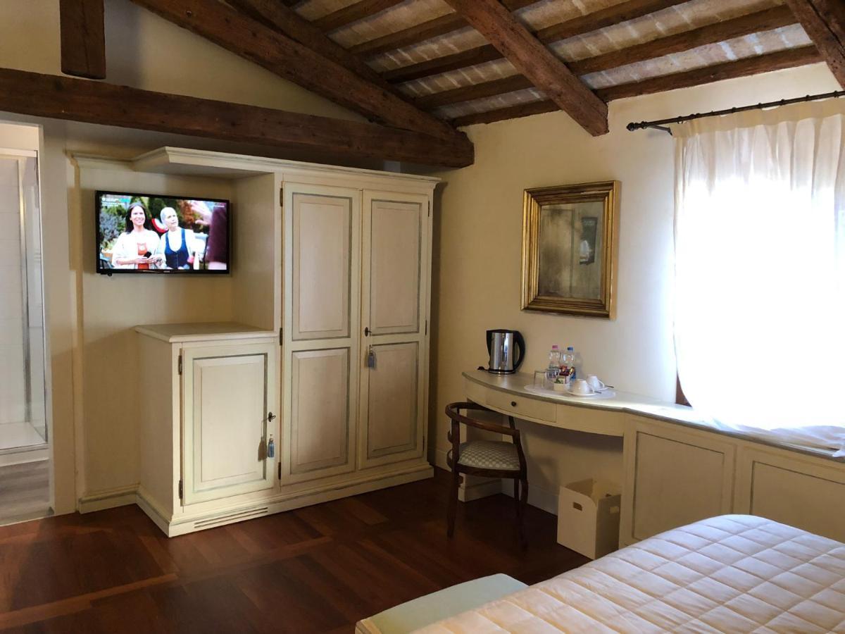 Donna Lucia 4*