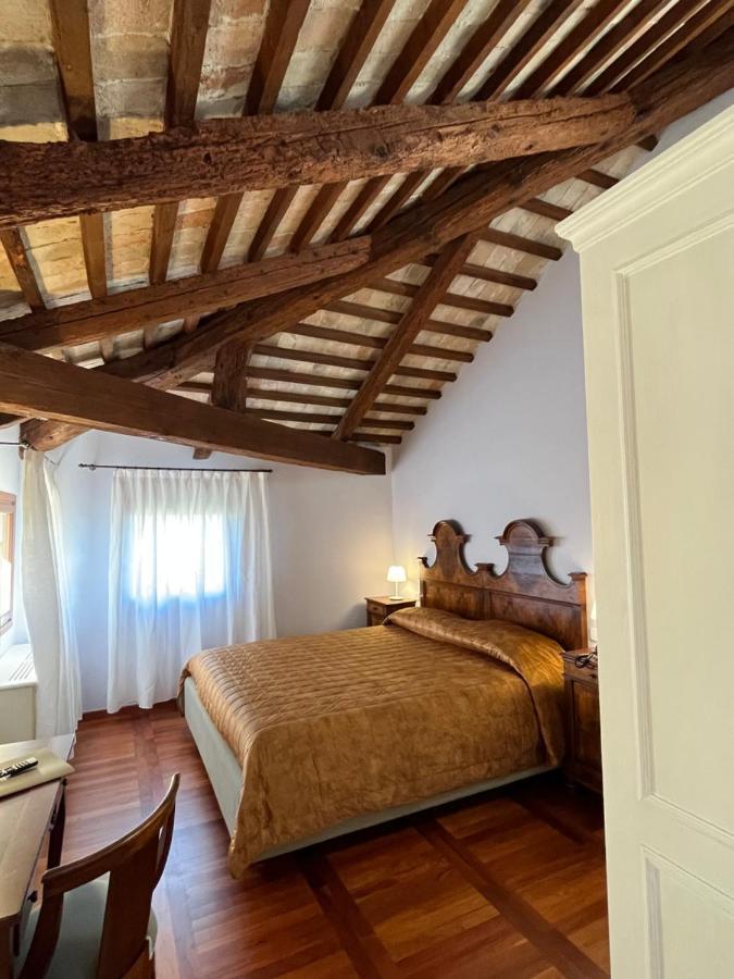 Donna Lucia 4*